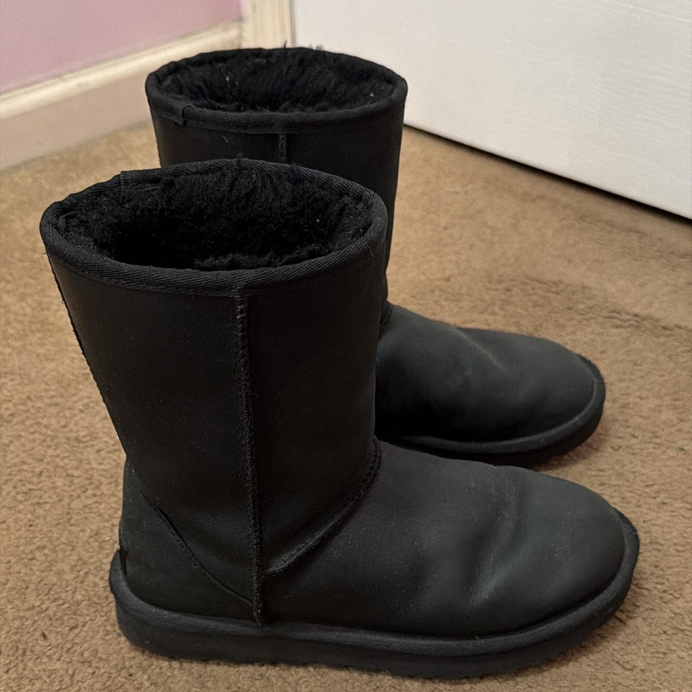 UGG Women's Black Shearling Boots LEATHER LOOK